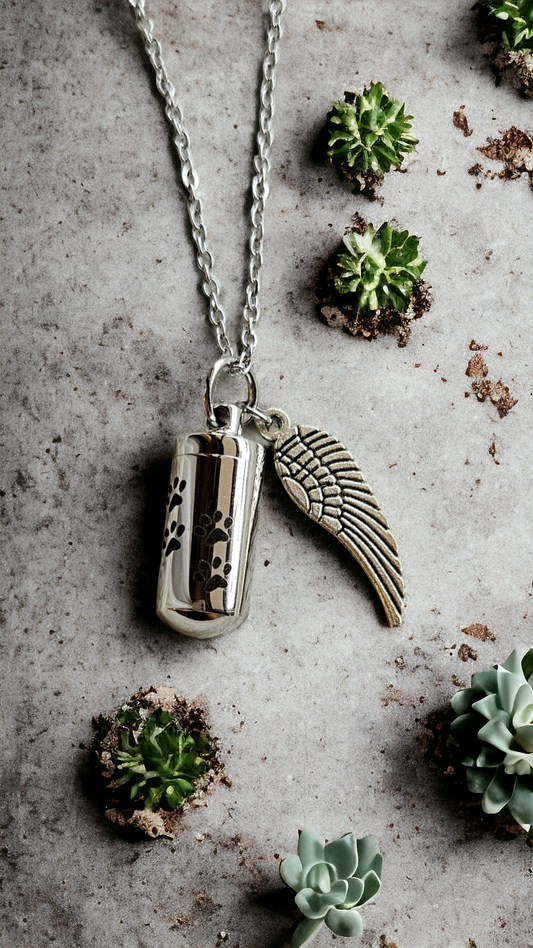 Ash necklace with angel wings (last article)