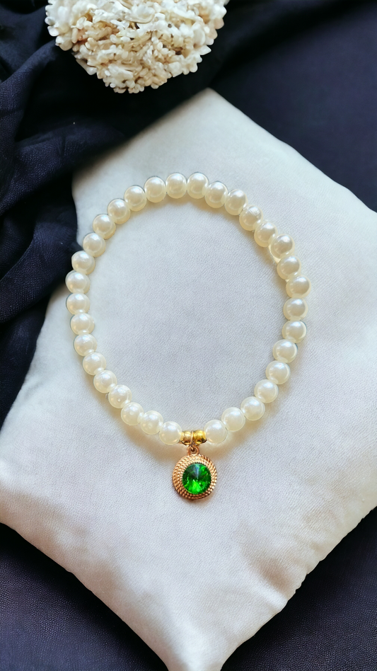 Pearl necklace with pendant in green for small dogs, cats