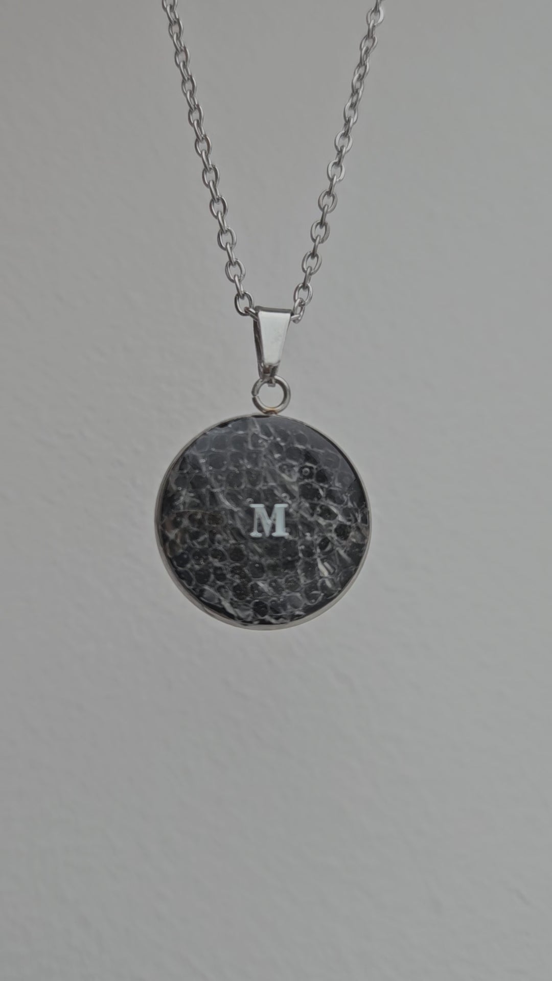 Necklace cat "Black or White"
